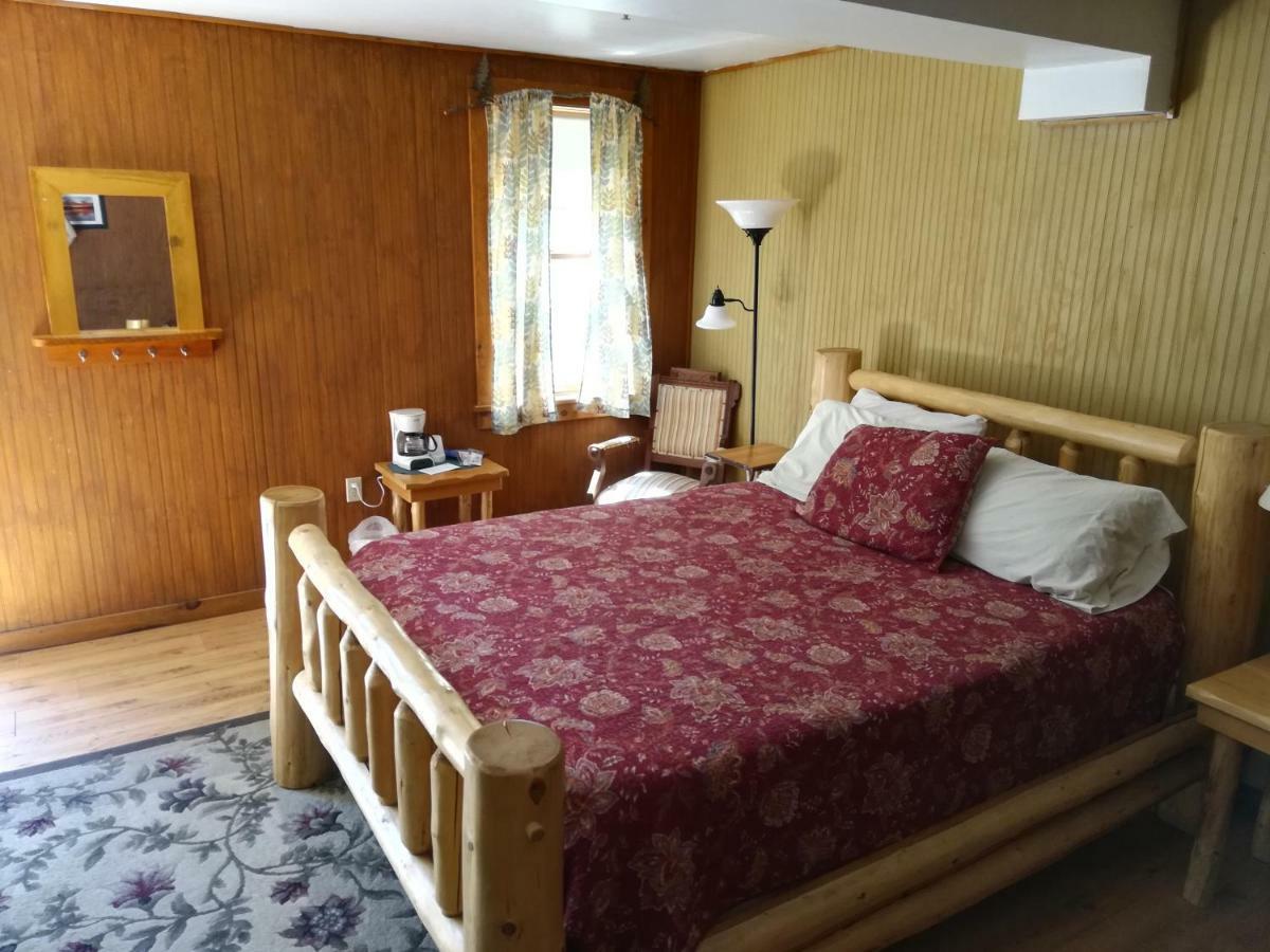 The Woods Inn Inlet エクステリア 写真