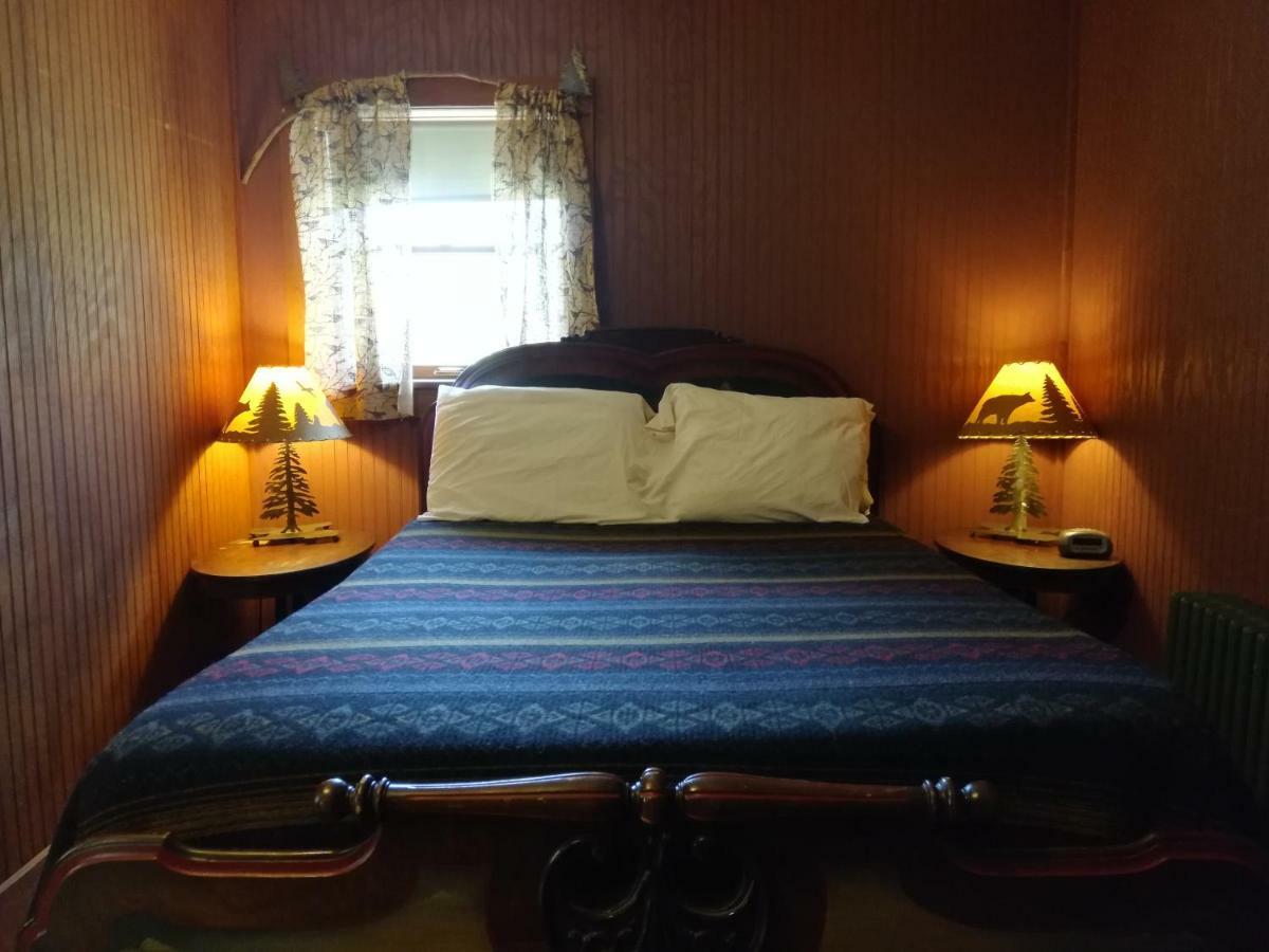 The Woods Inn Inlet エクステリア 写真