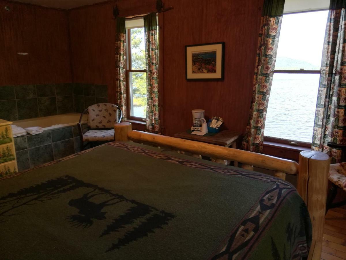 The Woods Inn Inlet エクステリア 写真